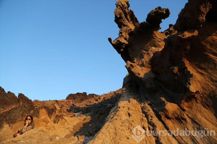 Hürmüz Adası'ndaki 'Cadılar Vadisi' ne ziyaretçi akını