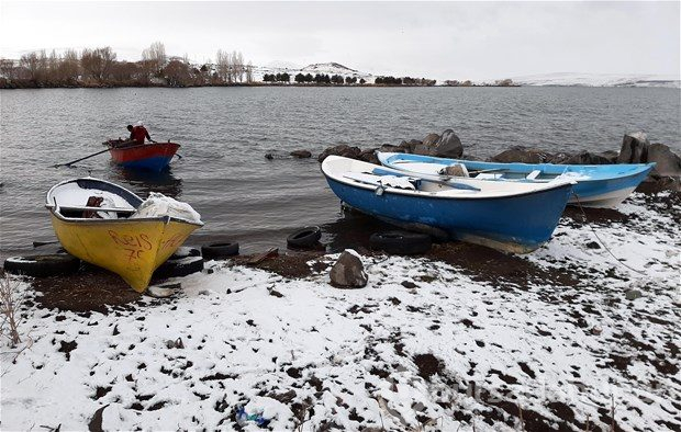 Karla kaplanan Çıldır'da kartpostallık görüntüler oluştu