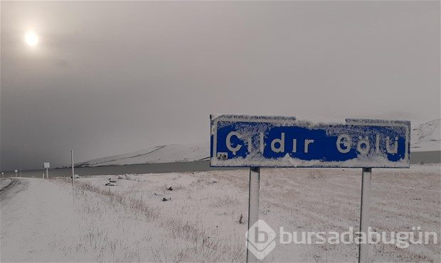 Karla kaplanan Çıldır'da kartpostallık görüntüler oluştu