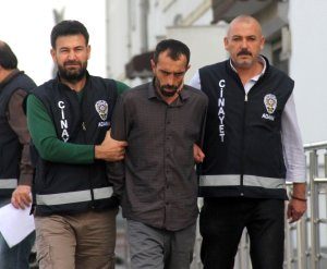Adana'da evlat deşheti!