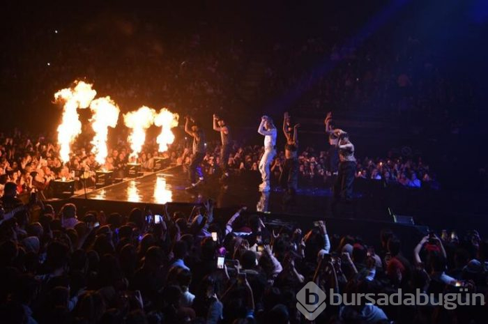 5 bin kişilik konserle veda etti