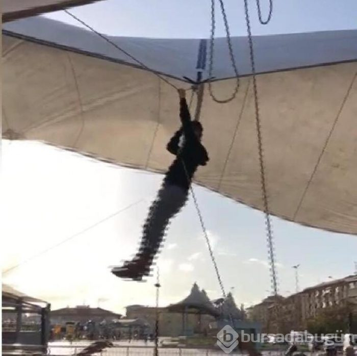 Pazar çadırını uçmasın diye tuttu kendisi uçtu!