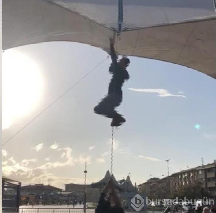 Pazar çadırını uçmasın diye tuttu kendisi uçtu!