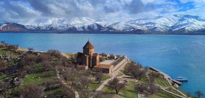 Londra'da Akdamar Kutsal Haç Kilisesi Fotoğraf Sergisi açıldı