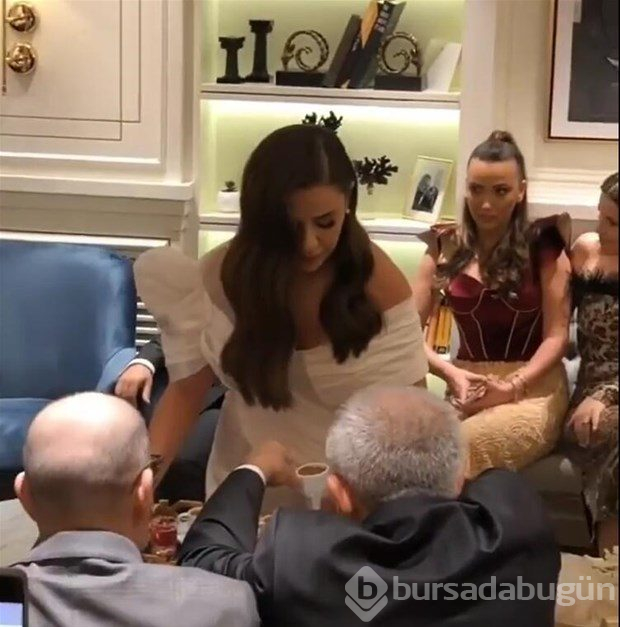Merve Özbey nişanlandı!