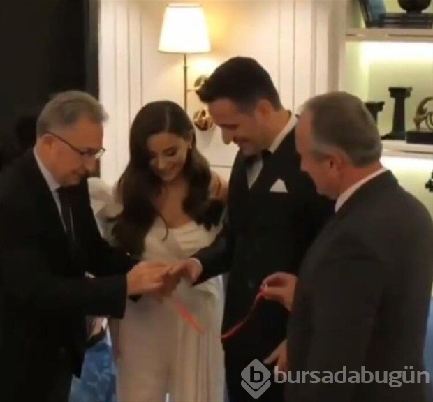 Merve Özbey nişanlandı!