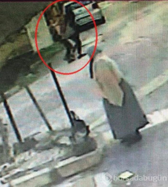 İzmir'de eşi tarafından öldürülen kadının son anları kameraya böyle yansıdı!