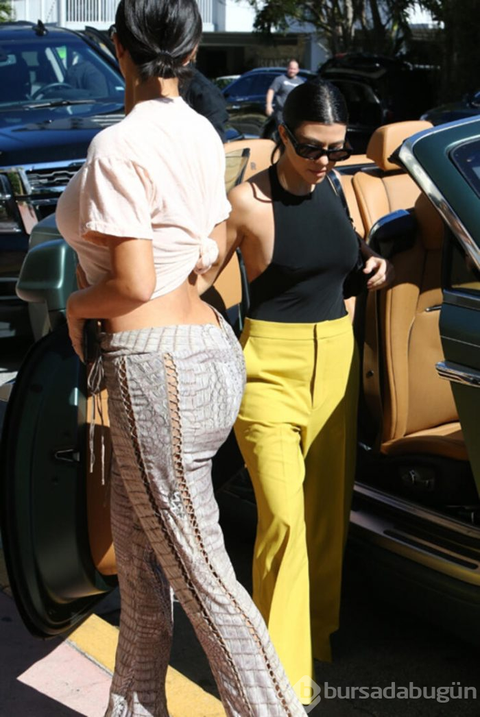 Kim'in yılan derili modası
