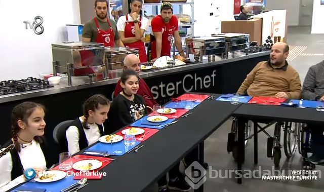 MasterChef'te şarkı söyleyen görme engelli kız, herkesi mest etti