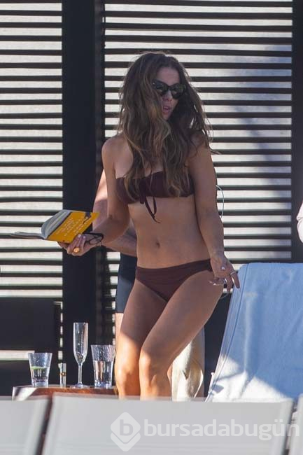 Aktris Kate Beckinsale, fiziğiyle büyülemeye devam ediyor