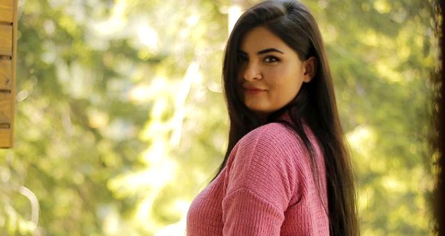 Küfür eden takipçisine tükürerek tepki gösterdi