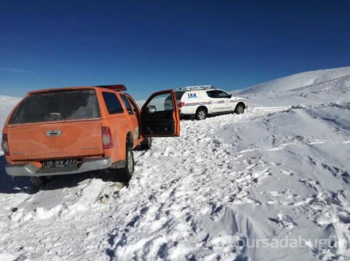 Bursa'da zirve yolunda arama yaparken irtibatı kesilen AKUT ekibine ulaşıldı