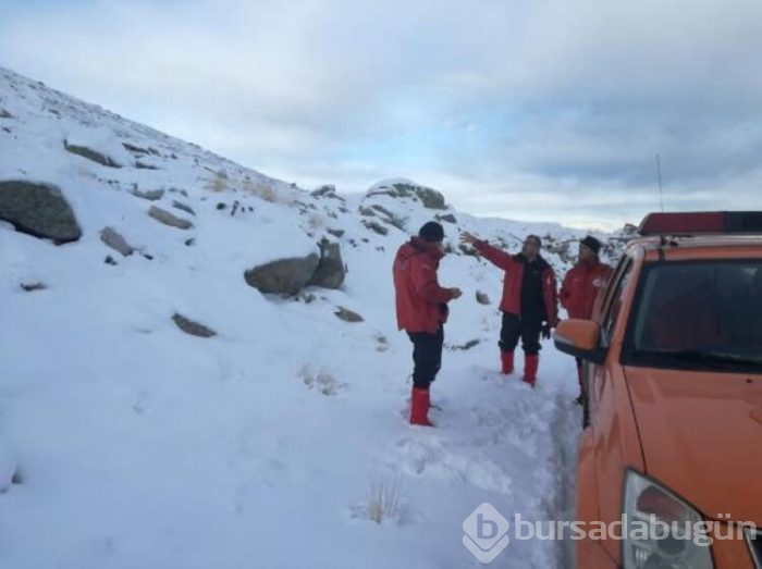Bursa'da zirve yolunda arama yaparken irtibatı kesilen AKUT ekibine ulaşıldı