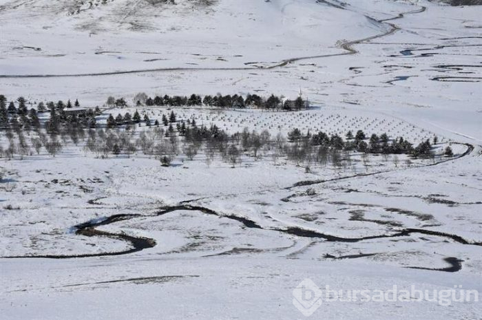 Karadeniz'in menderesleriyle ünlü Perşembe Yaylası beyaza büründü!