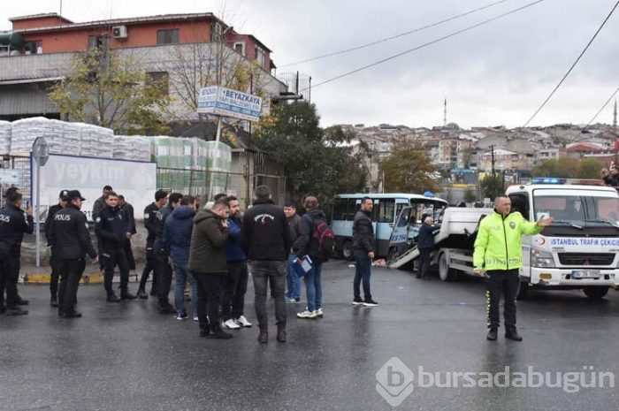 Minibüs ve kamyonet kaza yaptı! Yaralılar var...
