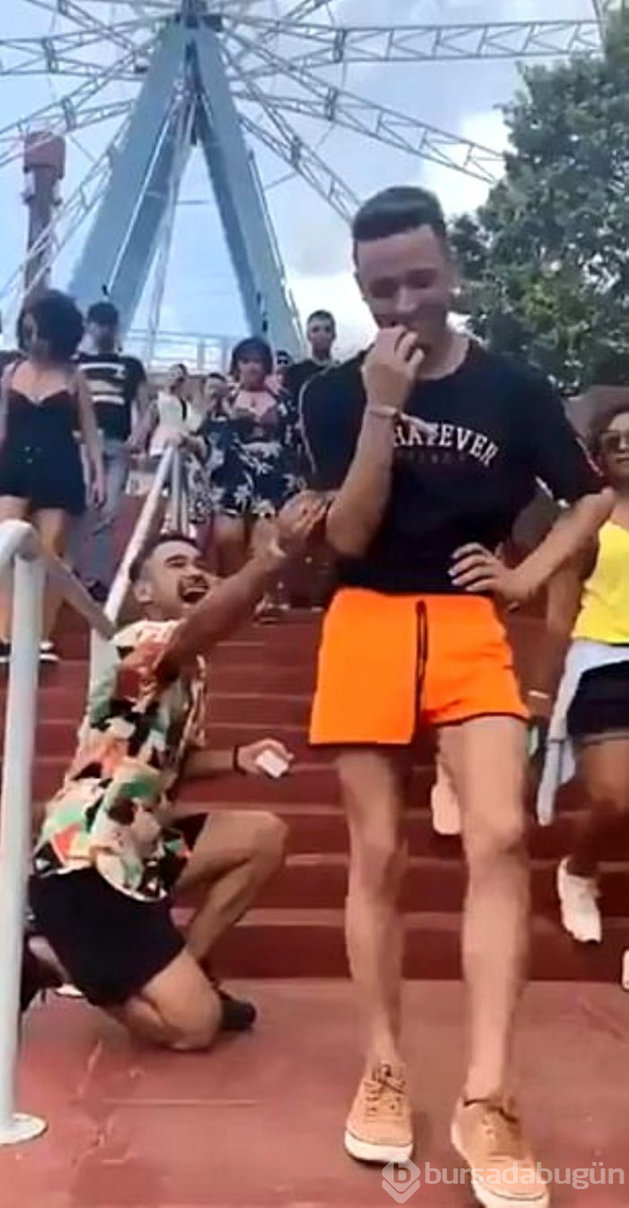 Evlenme teklifi sosyal medyayı salladı