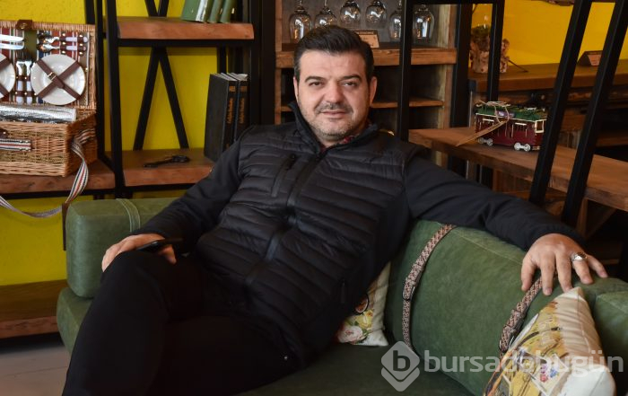 Bursa'da ahşap mağazası açılışına ünlü akını