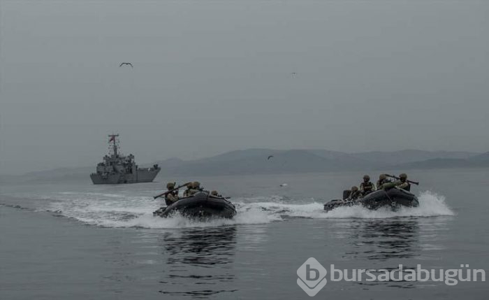 Deniz piyadelerinin derin sulardaki zorlu eğitimleri nefes kesiyor