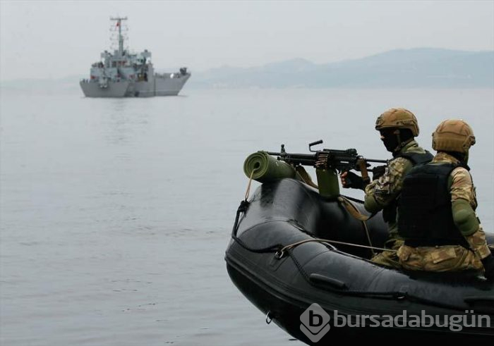 Deniz piyadelerinin derin sulardaki zorlu eğitimleri nefes kesiyor