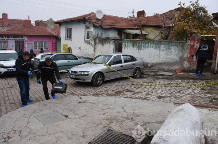 Tartıştığı kadını bıçakladı
