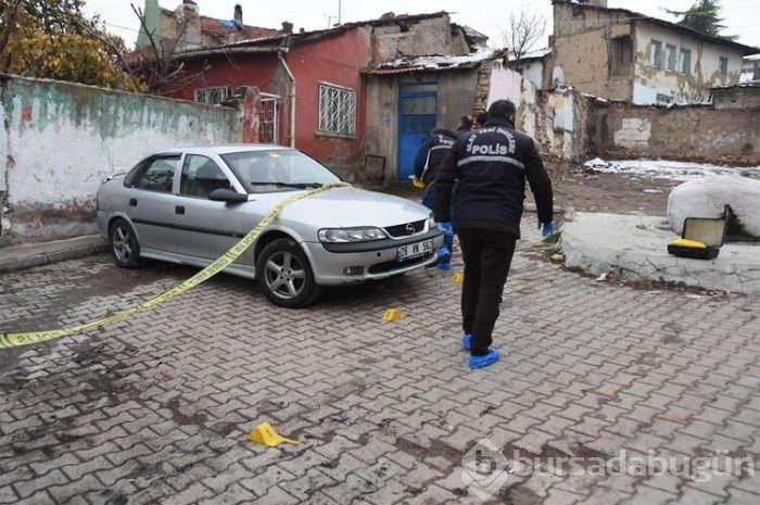 Tartıştığı kadını bıçakladı