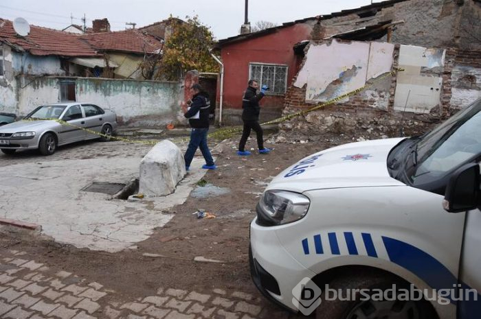 Tartıştığı kadını bıçakladı