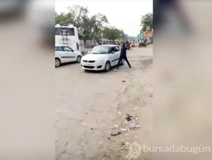 Kalabalık uzun süre yalnızca izledi!