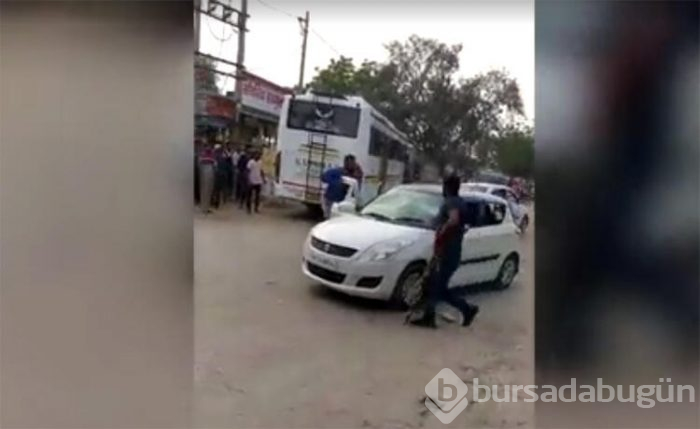 Kalabalık uzun süre yalnızca izledi!