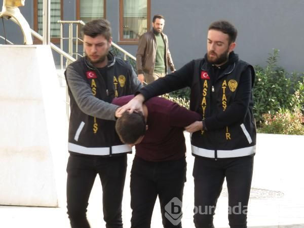 Arabada cinsel organını gösteren sapık tutuklandı!