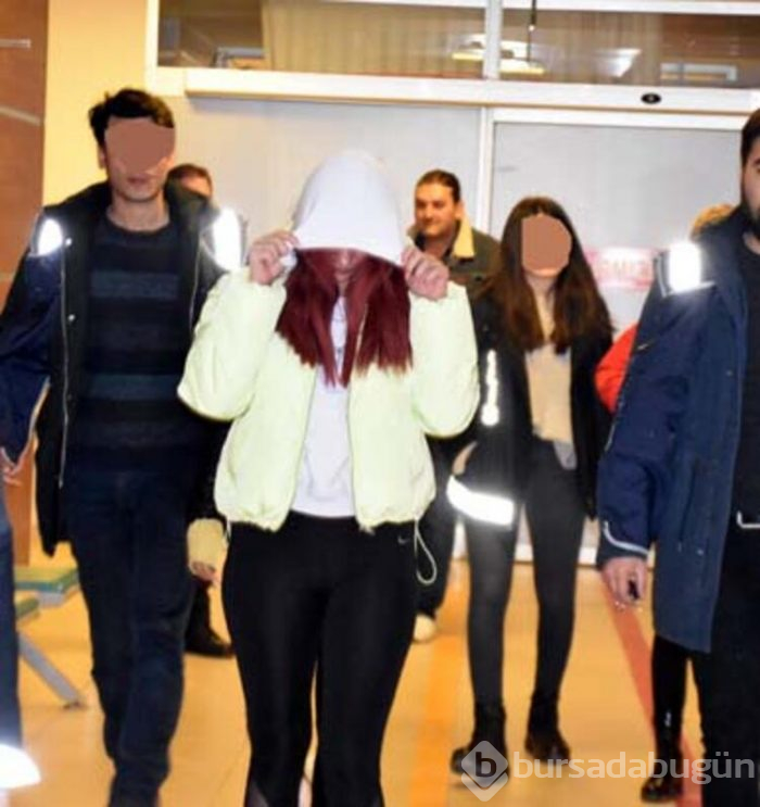 Otel odasında fuhuş yaptırdılar