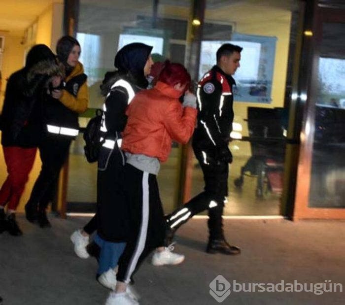 Otel odasında fuhuş yaptırdılar