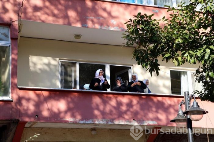 Acısına dayanamadığı oğlunun yanında toprağa verildi!