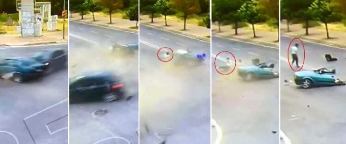 Hurdaya dönen araçtan burnu bile kanamadan çıkmıştı!