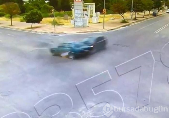 Hurdaya dönen araçtan burnu bile kanamadan çıkmıştı!