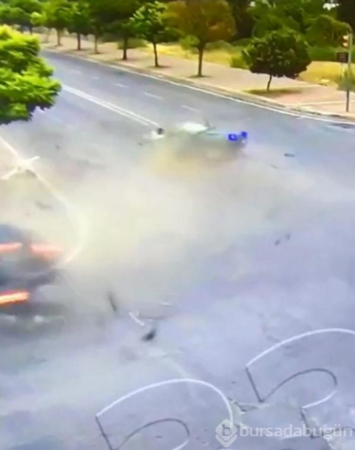 Hurdaya dönen araçtan burnu bile kanamadan çıkmıştı!