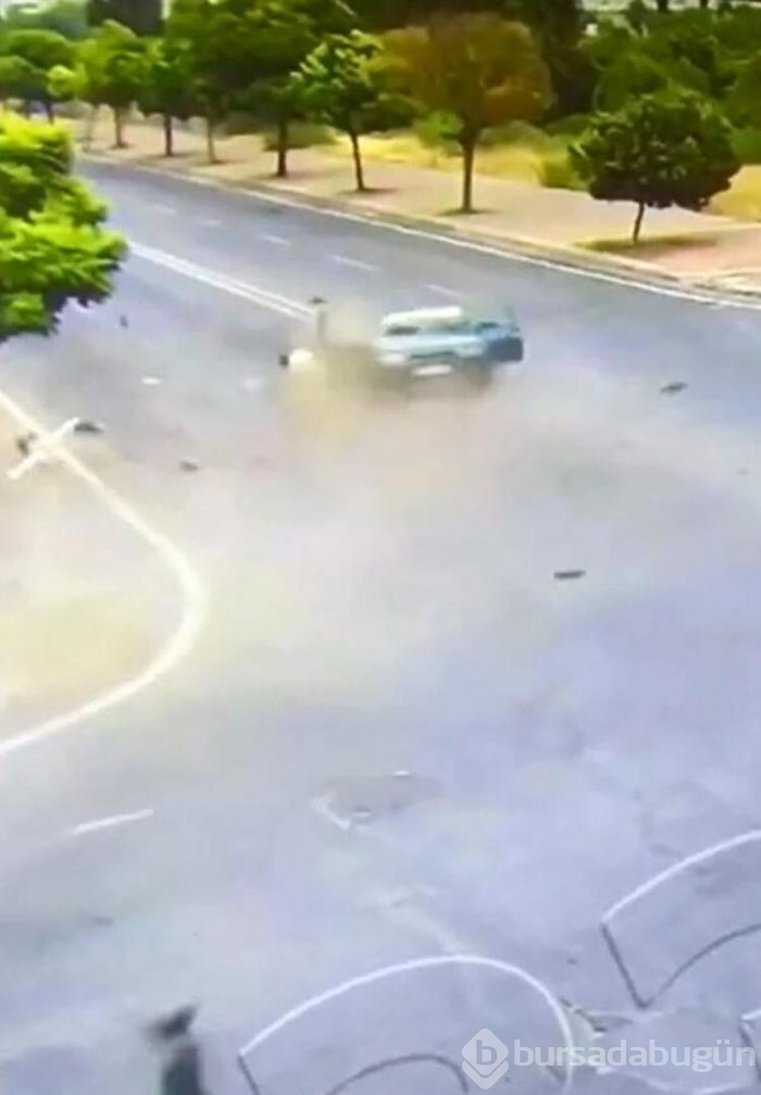 Hurdaya dönen araçtan burnu bile kanamadan çıkmıştı!