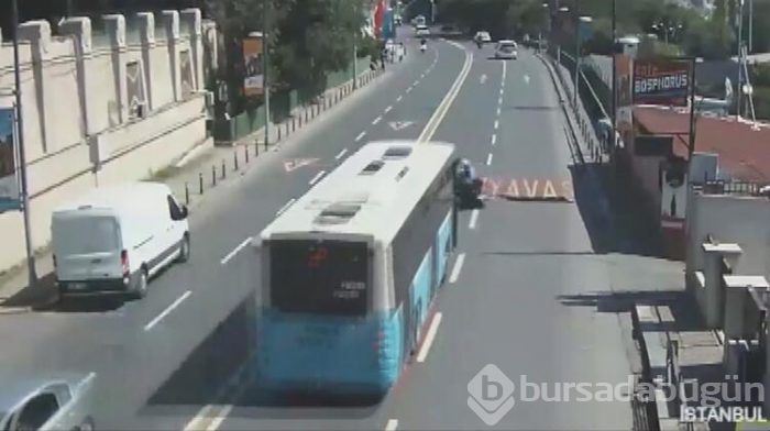 Otobüsün çarptı motosikletli metrelerce sürüklendi!