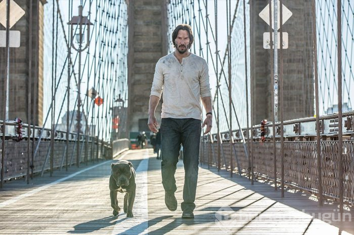 Keanu Reeves kendine karşı!