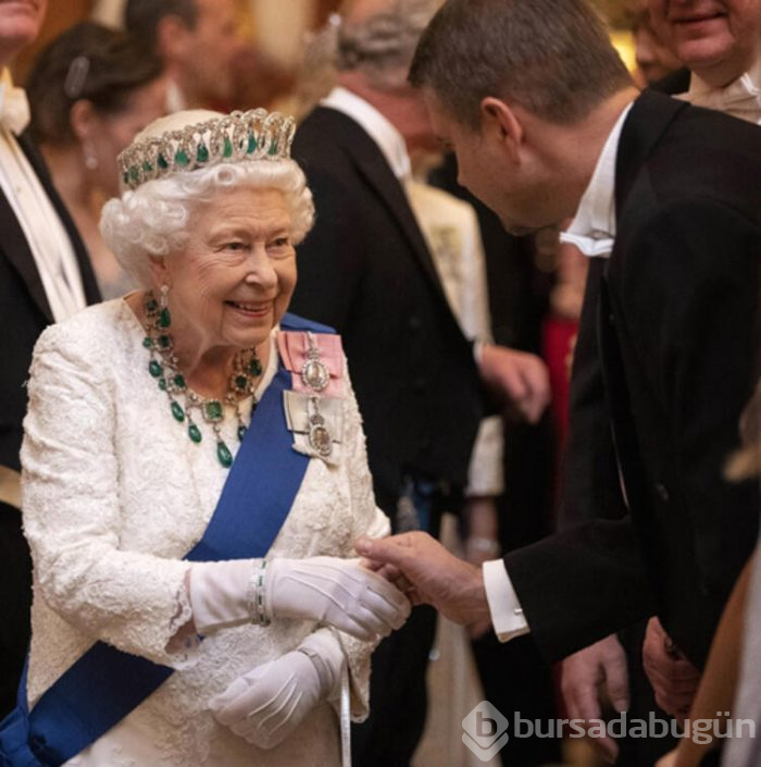 Meghan Markle gözlerini Kraliçe 2. Elizabeth'in tacına dikmiş!