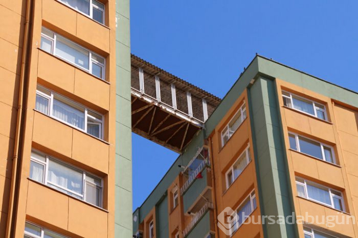 Rize'de binalar arasında köprü!