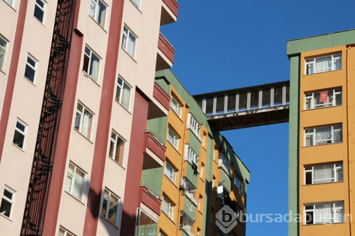 Rize'de binalar arasında köprü!