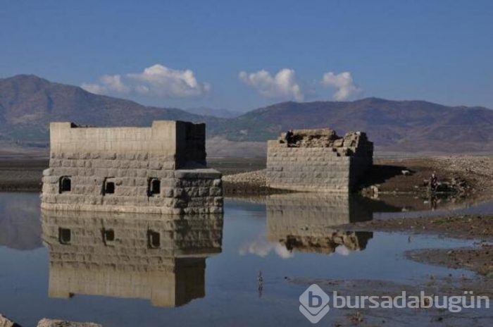 Su çekilince, tarihi köprü ortaya çıktı!