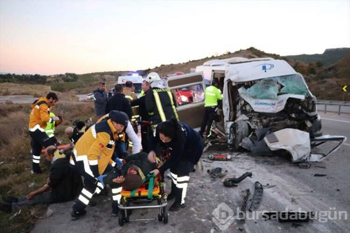 Çanakkale'de işçileri taşıyan minibüs ile vinç çarpıştı