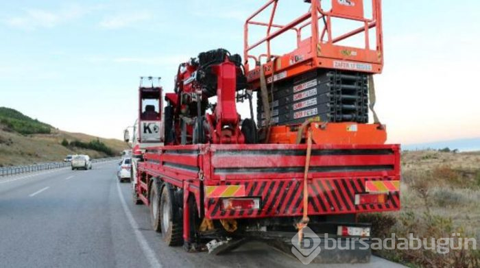 Çanakkale'de işçi minibüsü vince çarptı!