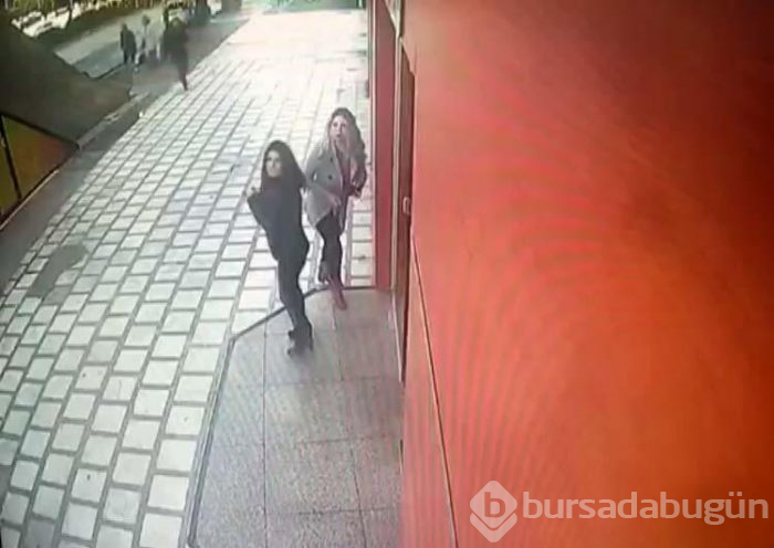 Otomobil önüne geleni ezdi