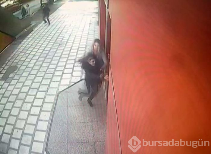 Otomobil önüne geleni ezdi