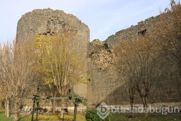 5 bin yıllık tarihi çalıyorlar