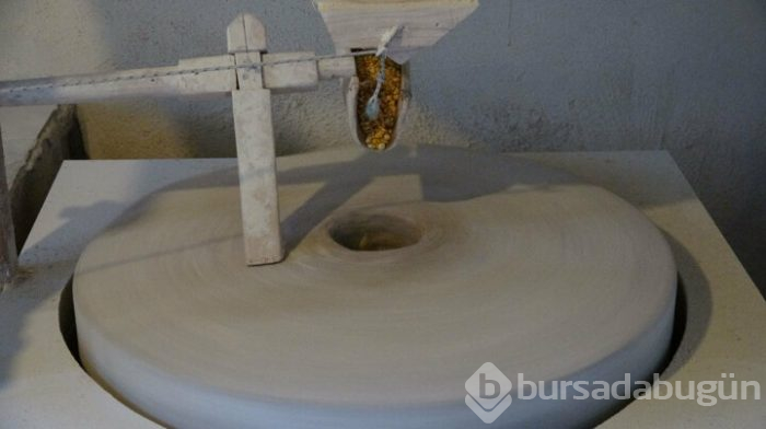 Değirmende üretilen elektrik camiyi aydınlatıyor