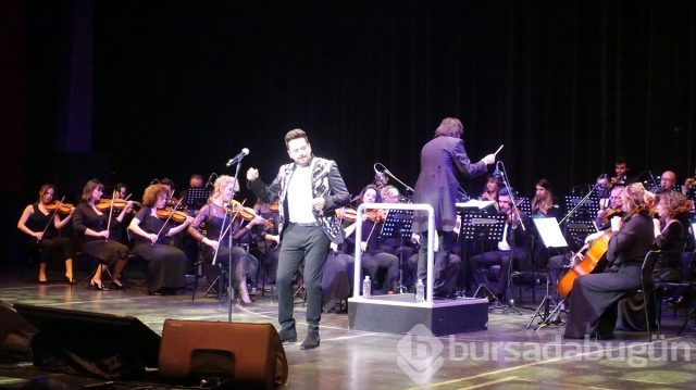 Sanat hayatının 20. yılını konserle kutladı
