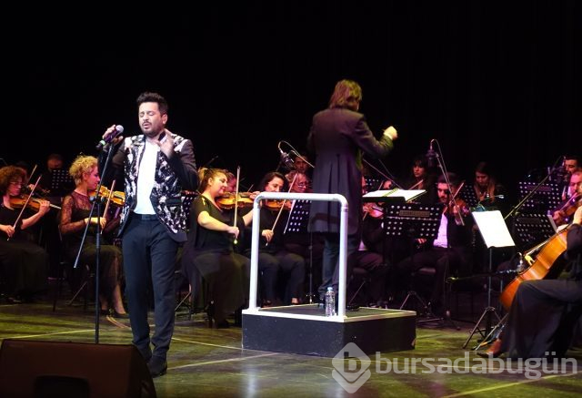 Sanat hayatının 20. yılını konserle kutladı
